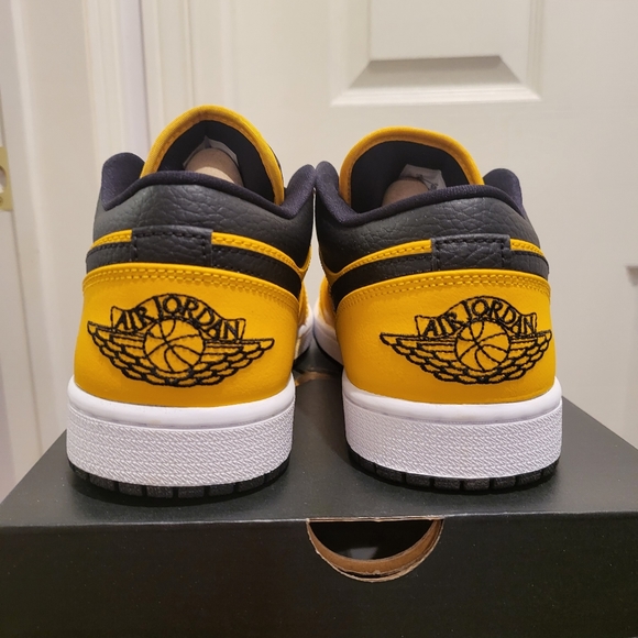 Air Jordan 1 Low University Gold - Picture 6 of 8